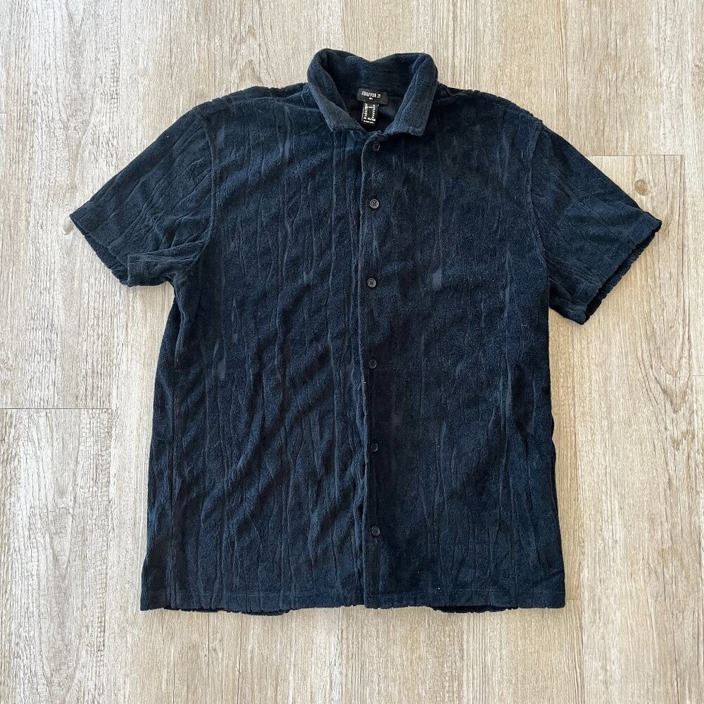 Mens Forever 21 Black Printed Short Sleeve Button Up - M